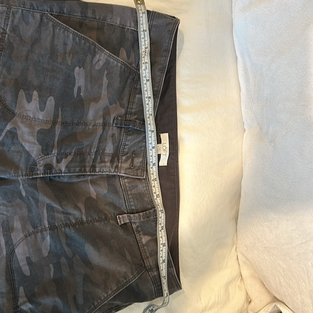 LOFT camo skinny jeans - Picture 4 of 6